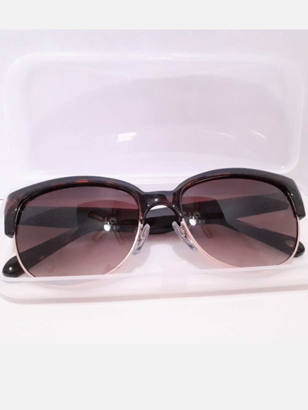 Fossil Clubmaster Tortoise Sunglasses with Brown Gradient Lens with a Clear Case
